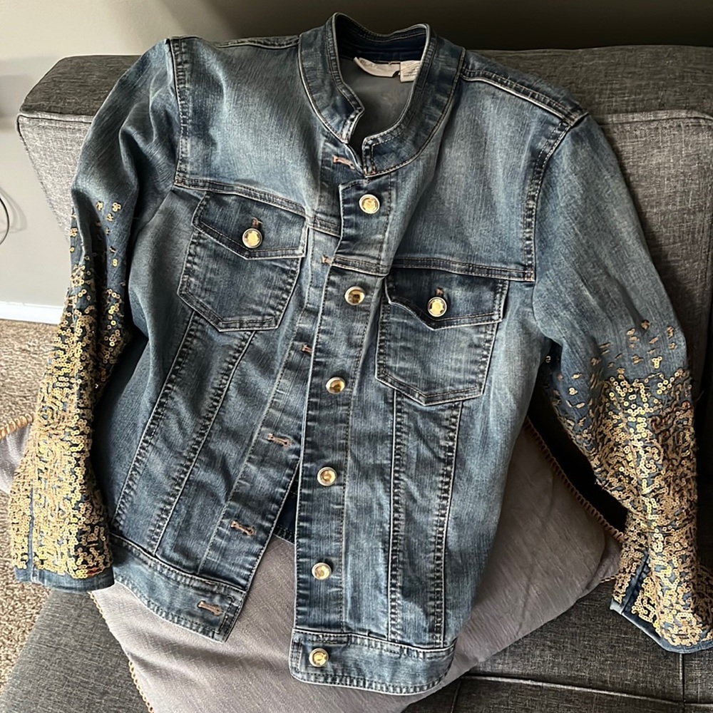 Beautiful Chicos gold sequin jean jacket, Womens Medium ✨
